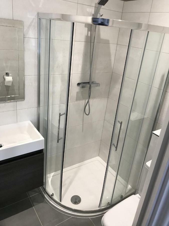רדינג Berkshire Serviced Apartment Helena 12 מראה חיצוני תמונה
